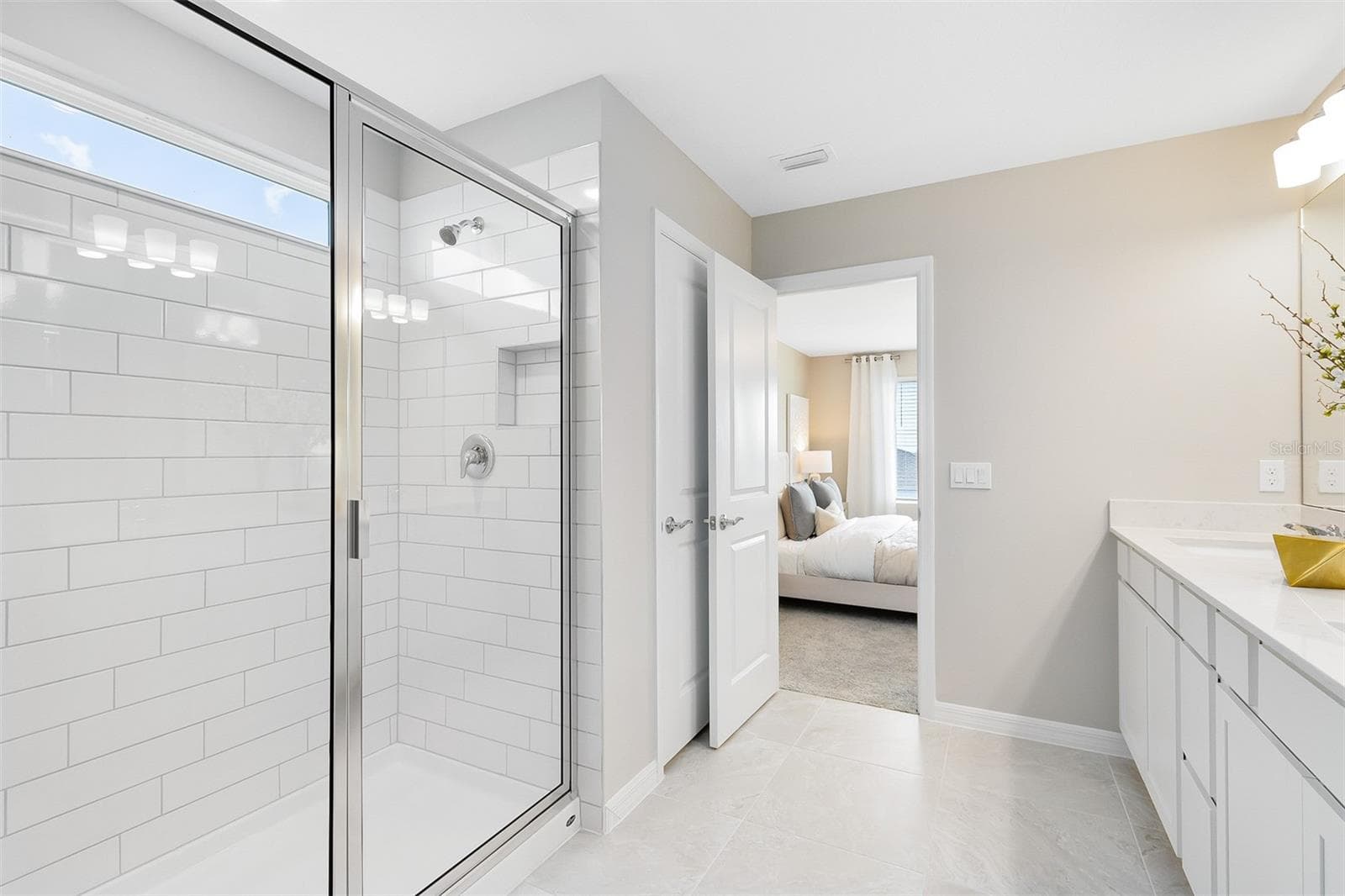 Actual home photo. Colors, finishes, textures and options may appear differently in person due to variations in monitors and viewing devices. - 5064 OAK SEED WAY, ST CLOUD