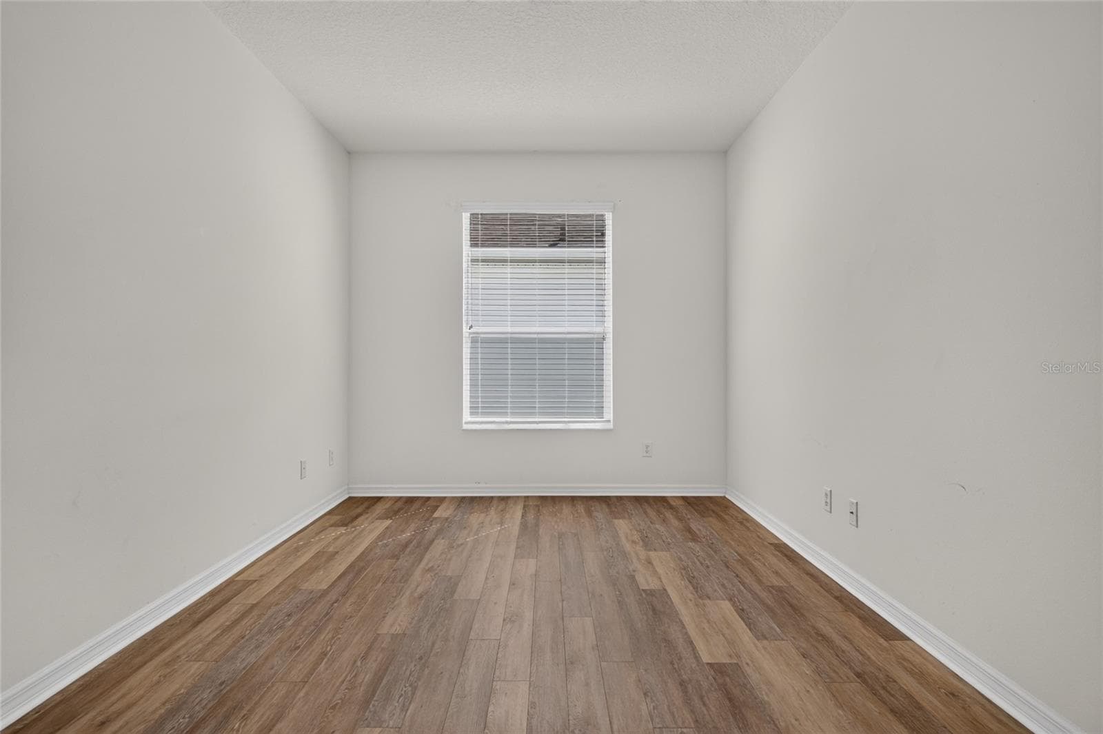 Single Family Residence at 25247 CRANES ROOST CIR, LEESBURG, photo 5 of 39
