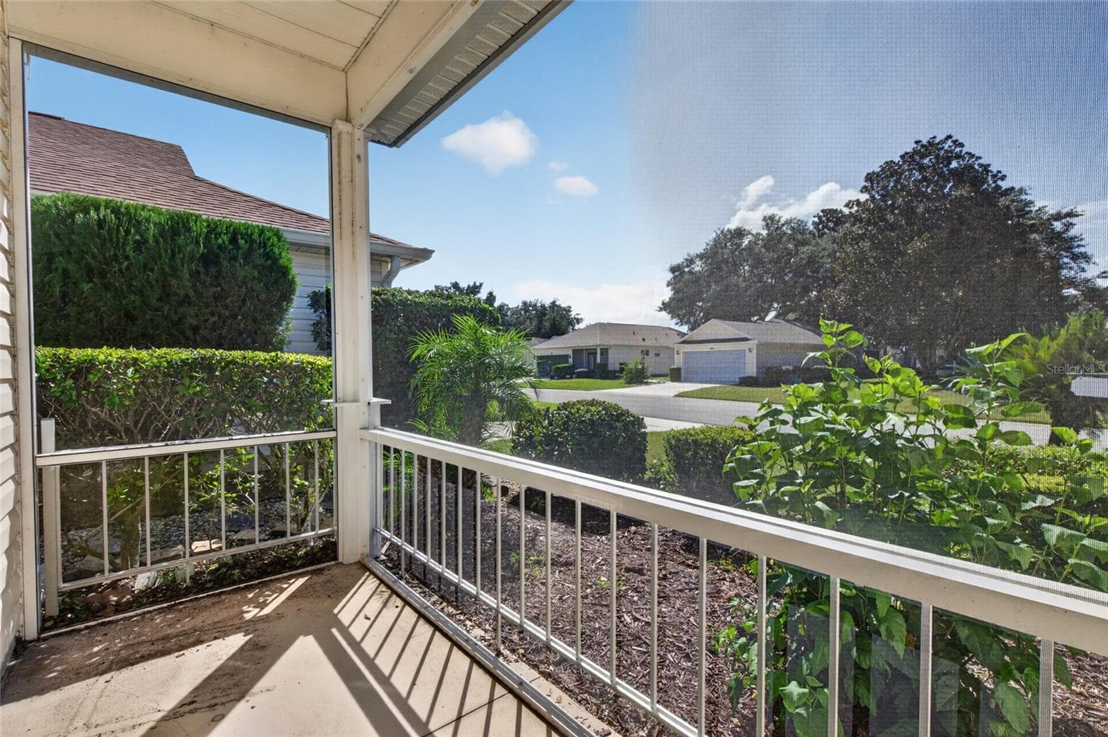 Screened front porch - 25247 CRANES ROOST CIR, LEESBURG