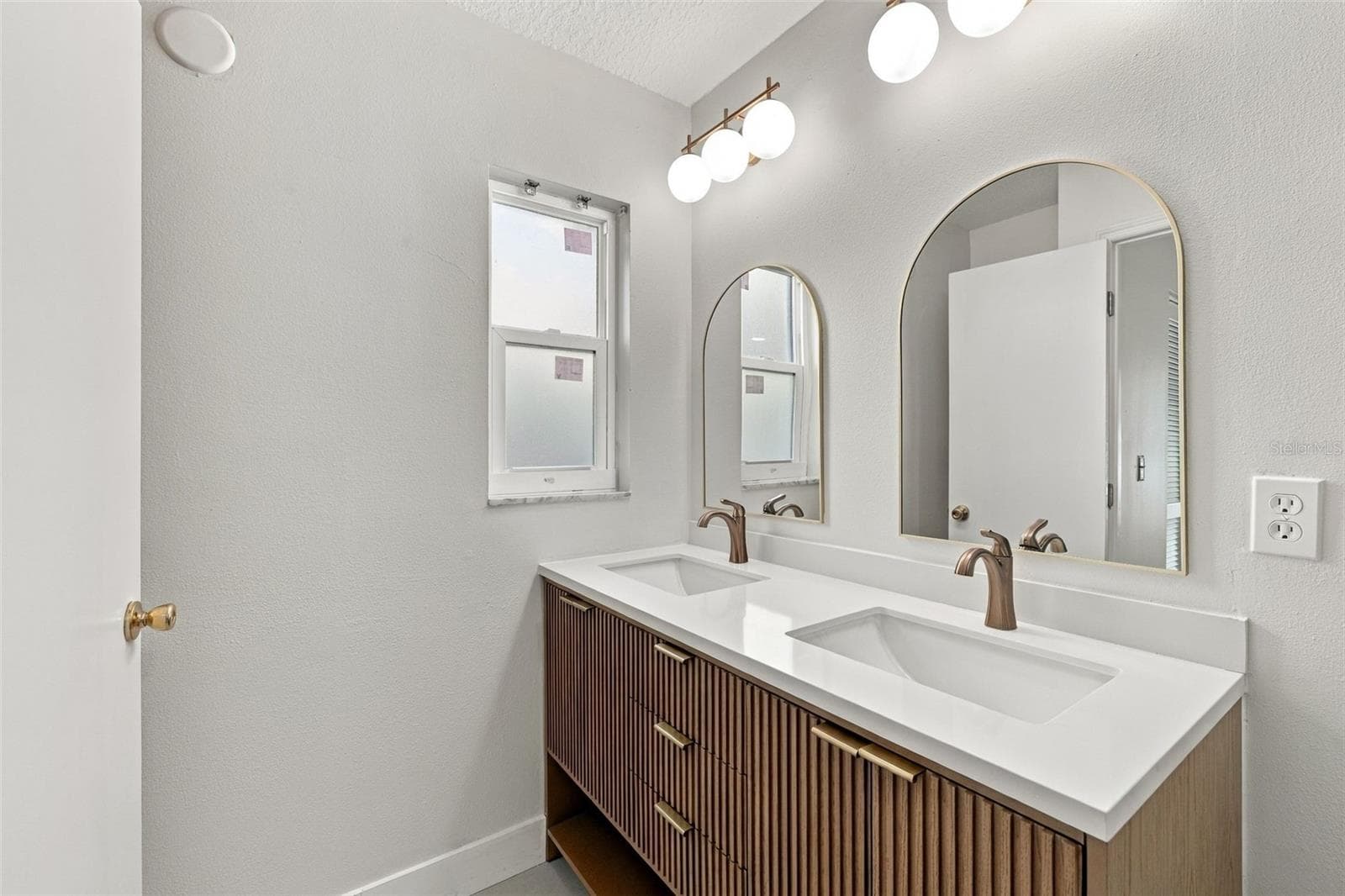 Single Family Residence at 12808 DUNHILL DR, TAMPA, photo 16 of 26