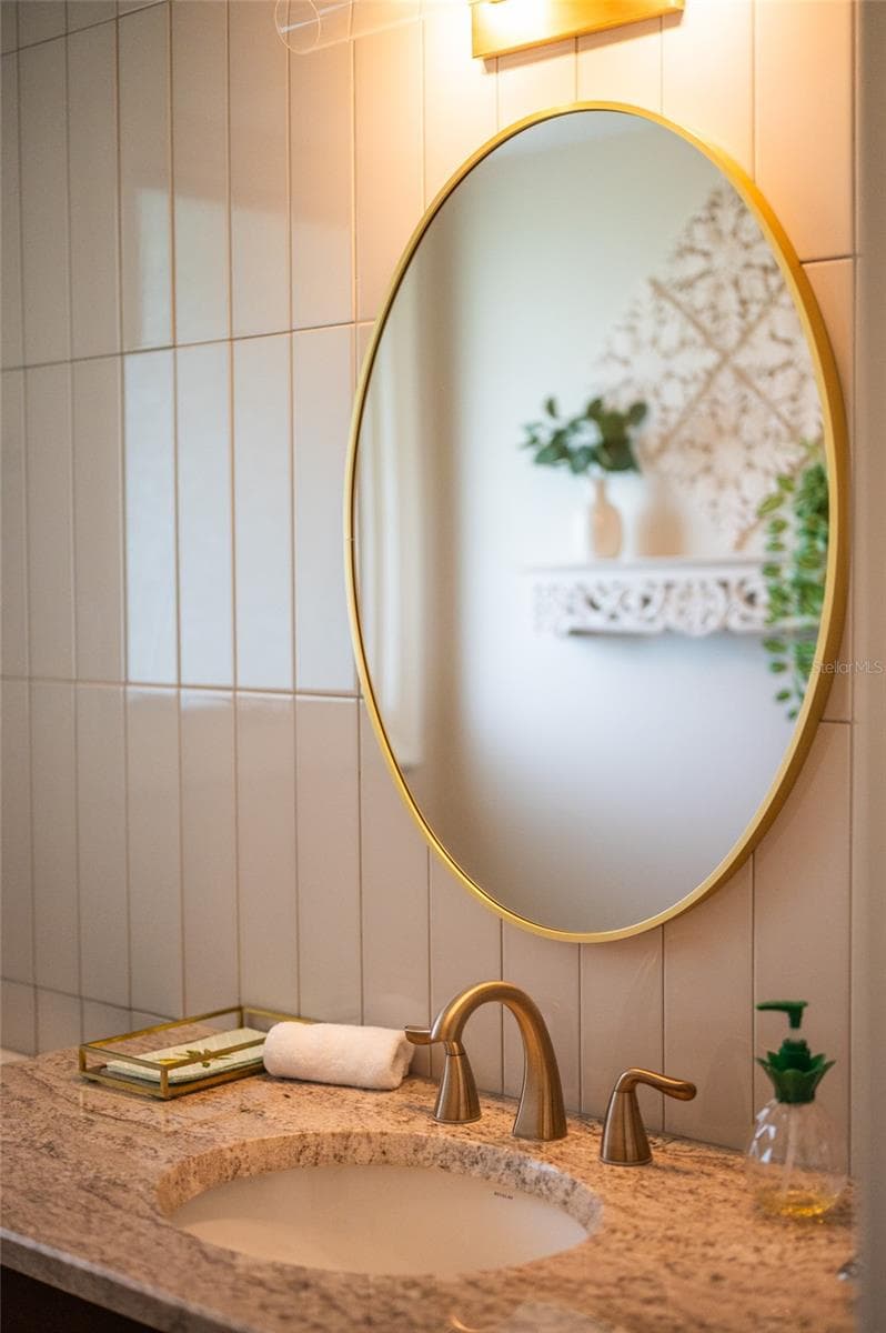 Powder Bathroom - 5005 CANTERBURY DR, SARASOTA