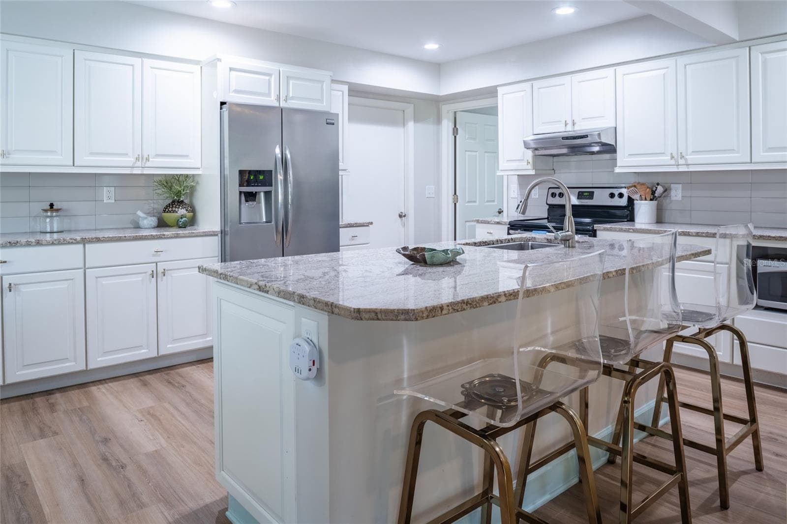 Kitchen - 5005 CANTERBURY DR, SARASOTA
