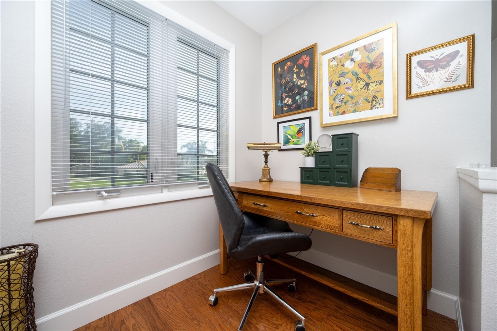 Upstairs Office/ Desk - 5005 CANTERBURY DR, SARASOTA