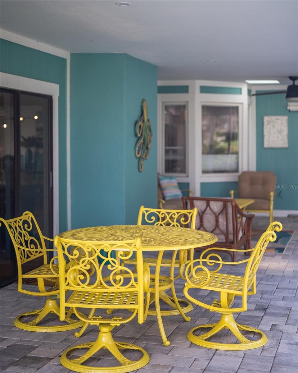 Outdoor Eating - 5005 CANTERBURY DR, SARASOTA