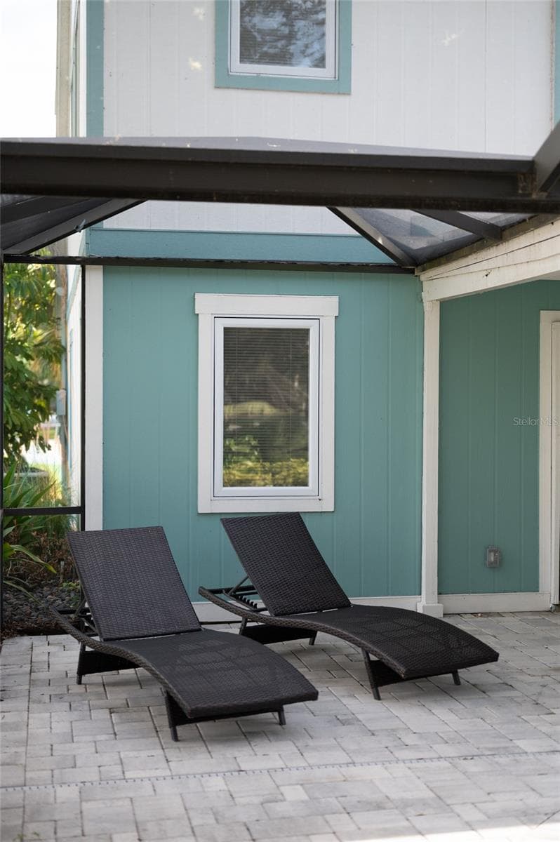 Outdoor Lounge - 5005 CANTERBURY DR, SARASOTA
