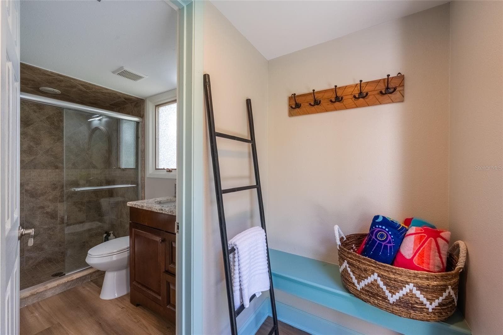 Pool Bath Entry - 5005 CANTERBURY DR, SARASOTA