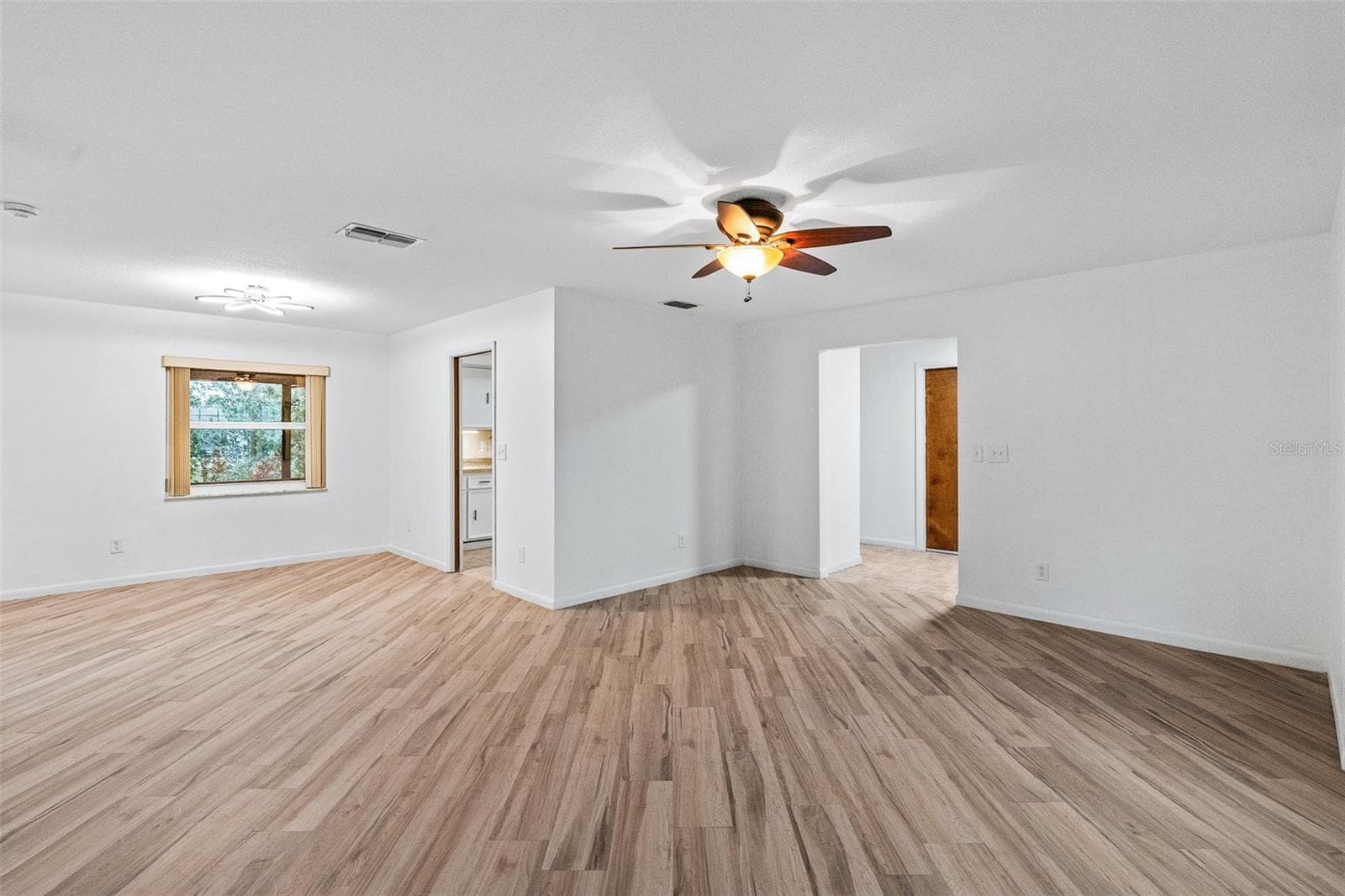Front Family Room - 109 NATHAN HALE CT, DAYTONA BEACH