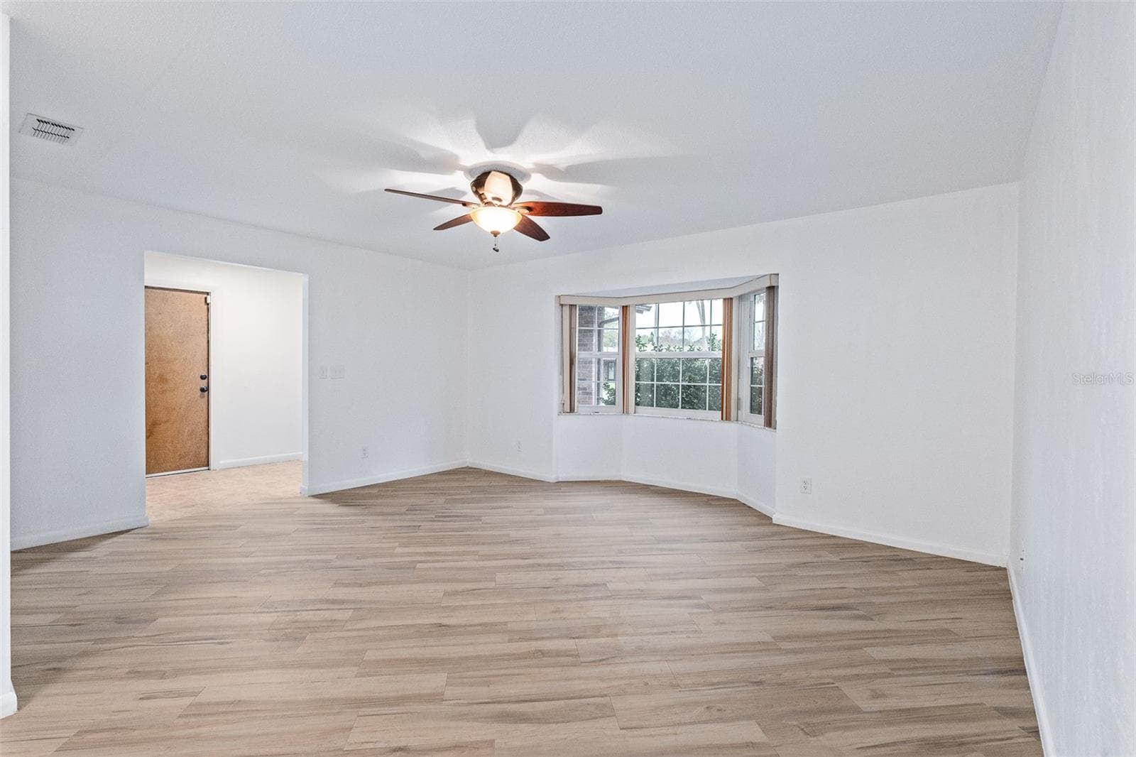 Front Family Room - 109 NATHAN HALE CT, DAYTONA BEACH