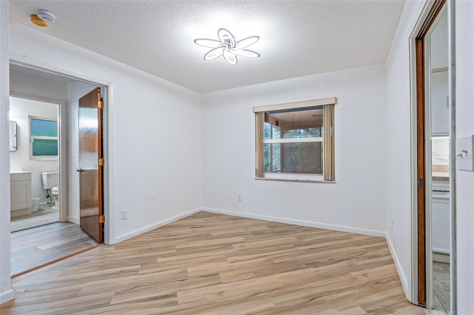Breakfast Nook - 109 NATHAN HALE CT, DAYTONA BEACH
