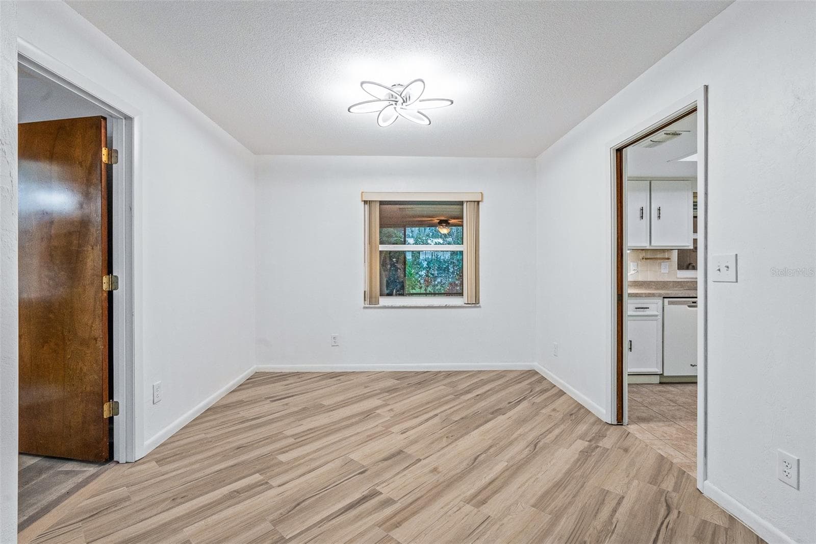 Breakfast Nook - 109 NATHAN HALE CT, DAYTONA BEACH