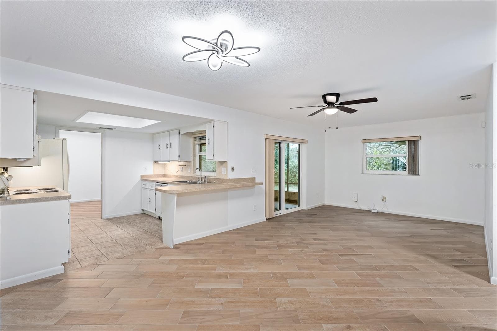 Dining Area - 109 NATHAN HALE CT, DAYTONA BEACH