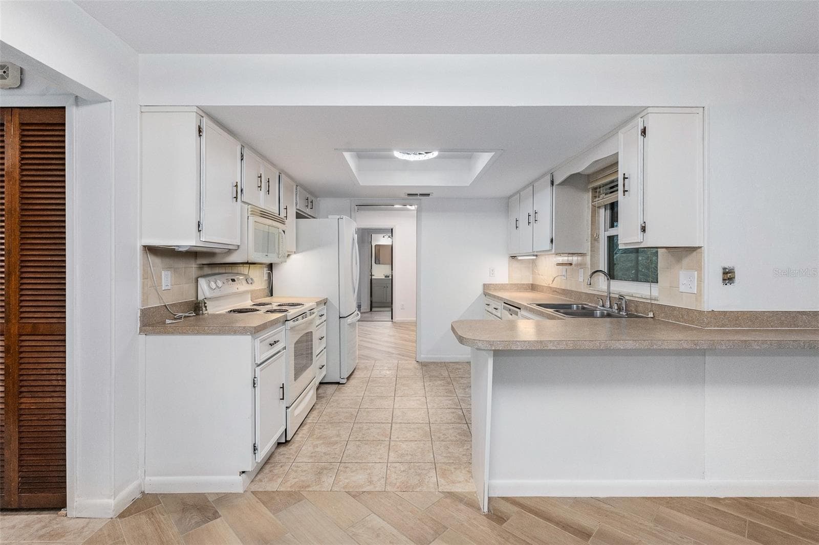 Kitchen - 109 NATHAN HALE CT, DAYTONA BEACH