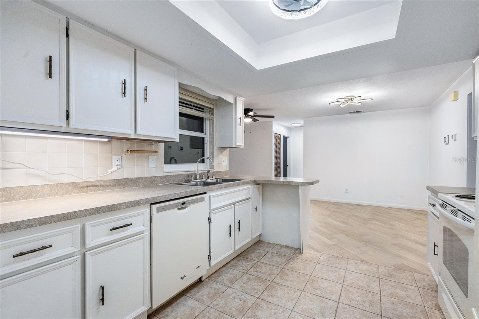 Kitchen - 109 NATHAN HALE CT, DAYTONA BEACH