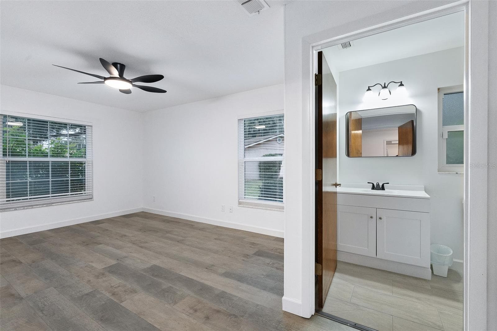 Master Bedroom - 109 NATHAN HALE CT, DAYTONA BEACH