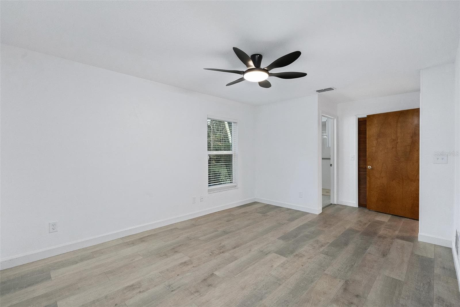 Master Bedroom - 109 NATHAN HALE CT, DAYTONA BEACH