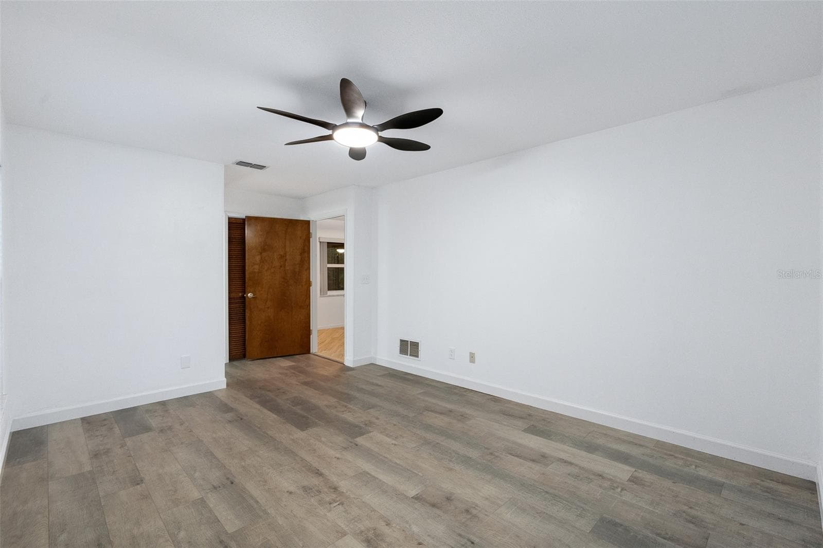Master Bedroom - 109 NATHAN HALE CT, DAYTONA BEACH