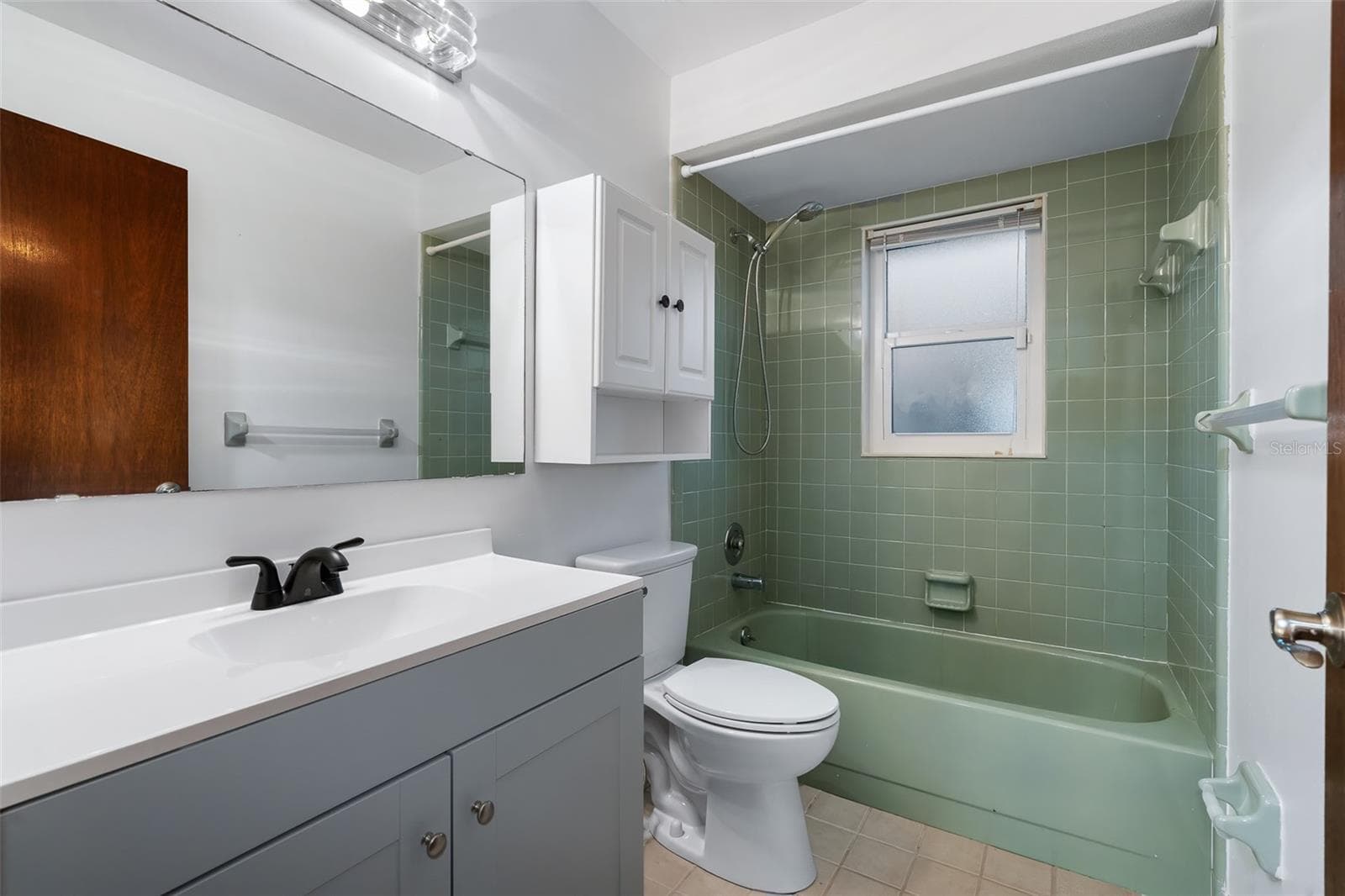 Guest Bathroom - 109 NATHAN HALE CT, DAYTONA BEACH