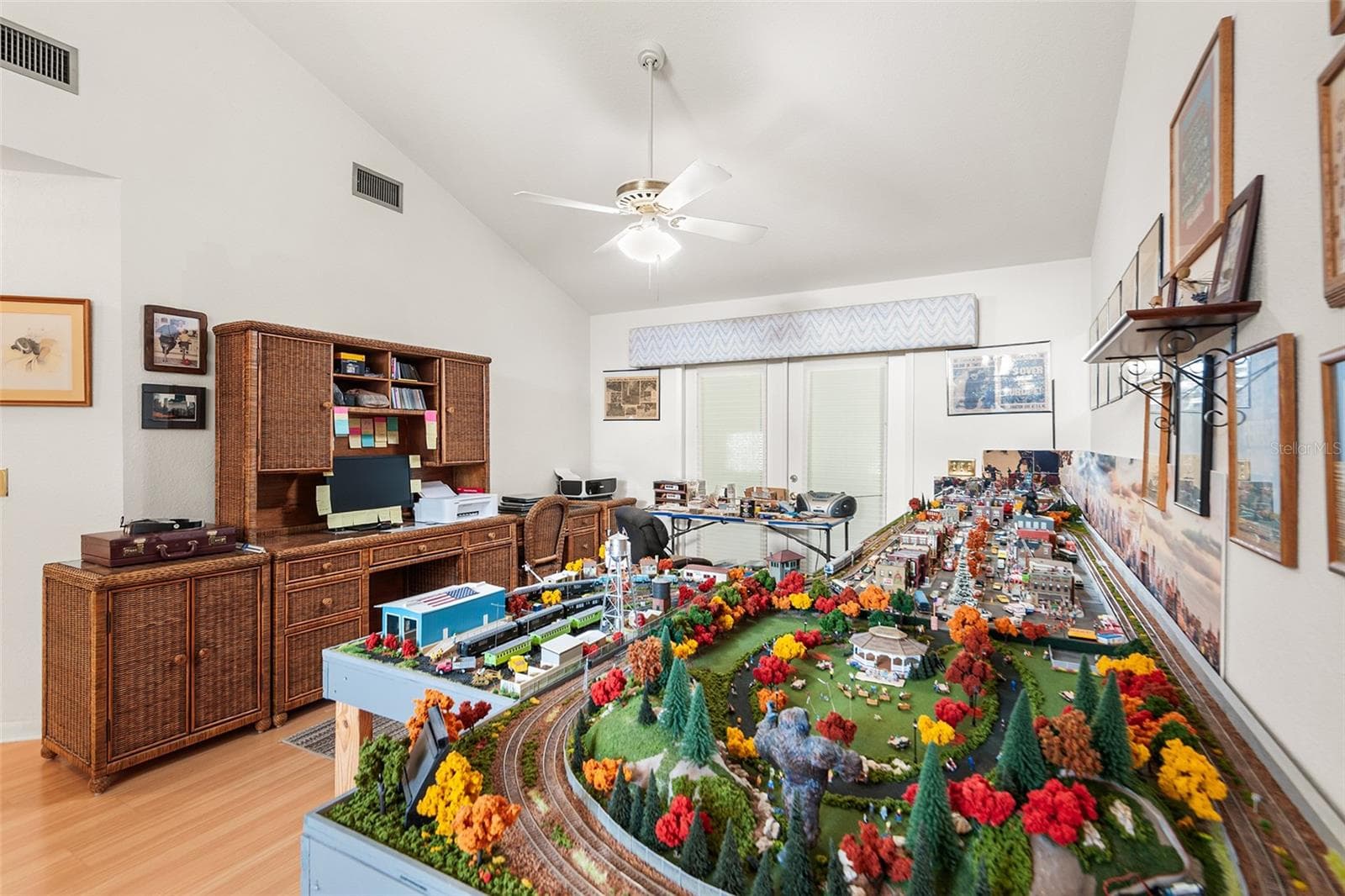 Living room - 2991 PLANTATION RD, WINTER HAVEN
