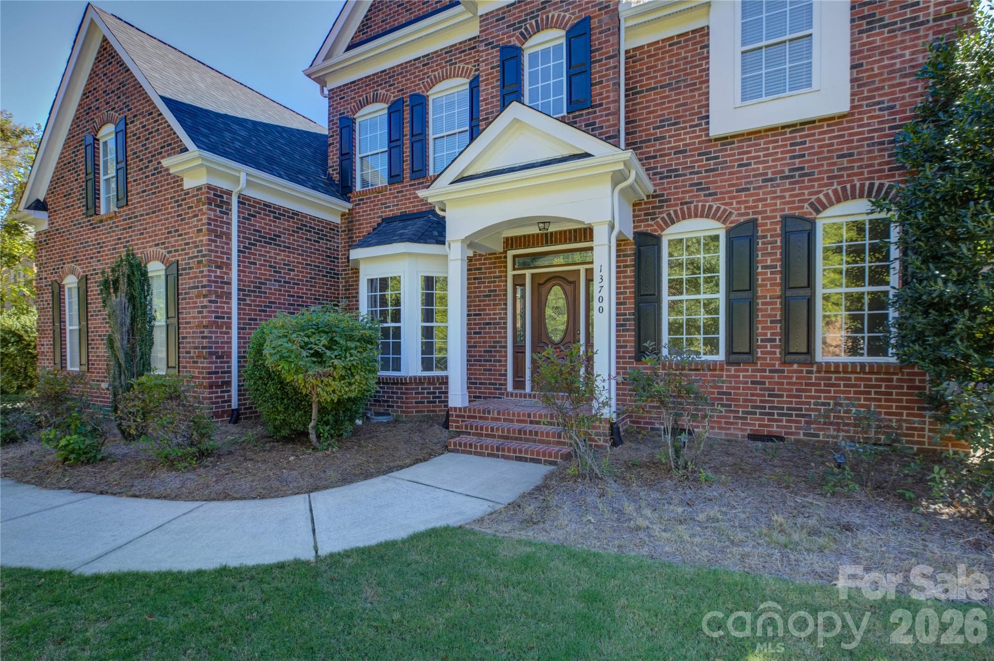 Single Family Residence at 13700 Glen Abbey Drive, Charlotte, photo 4 of 50