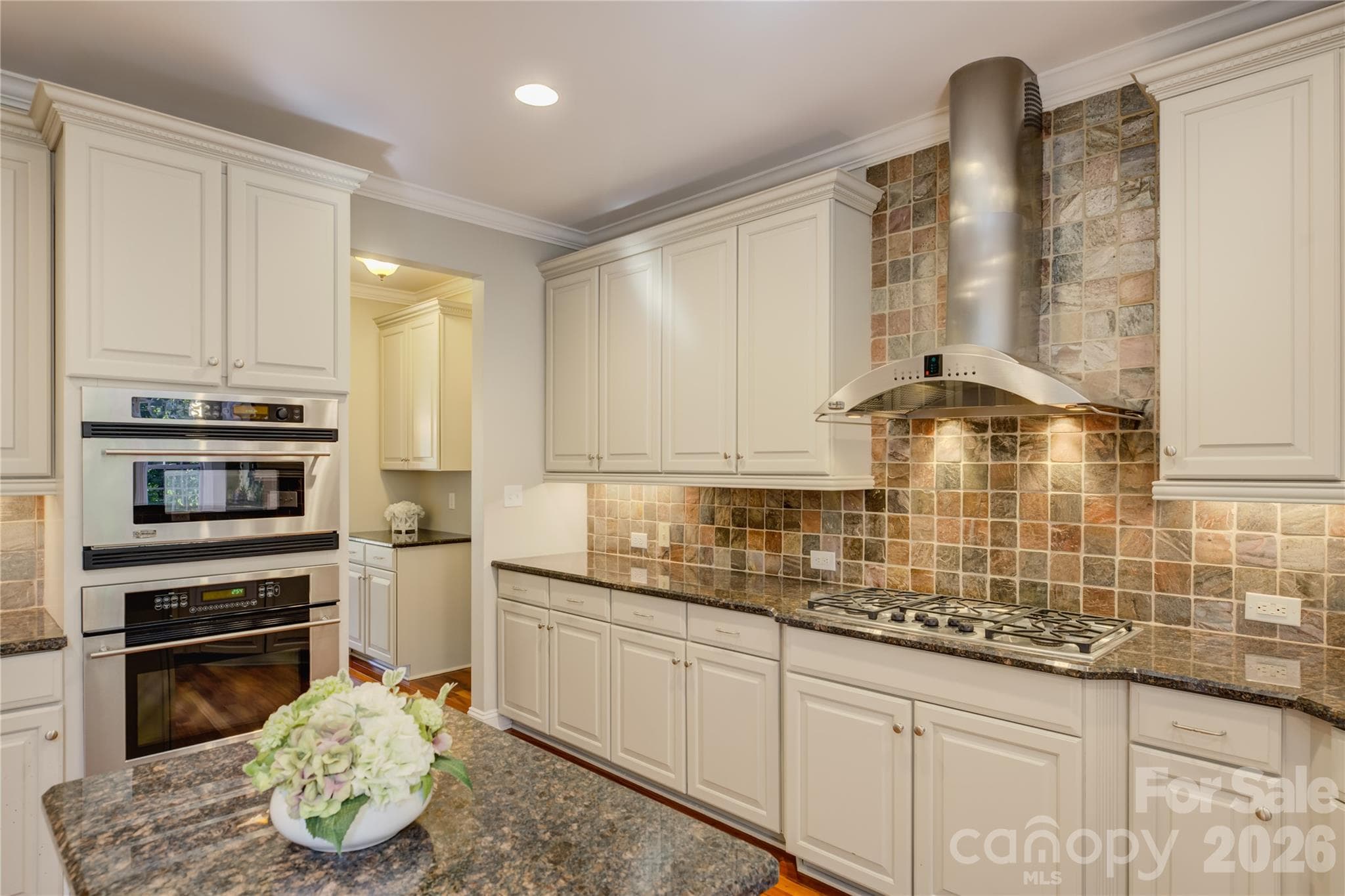 Single Family Residence at 13700 Glen Abbey Drive, Charlotte, photo 11 of 50