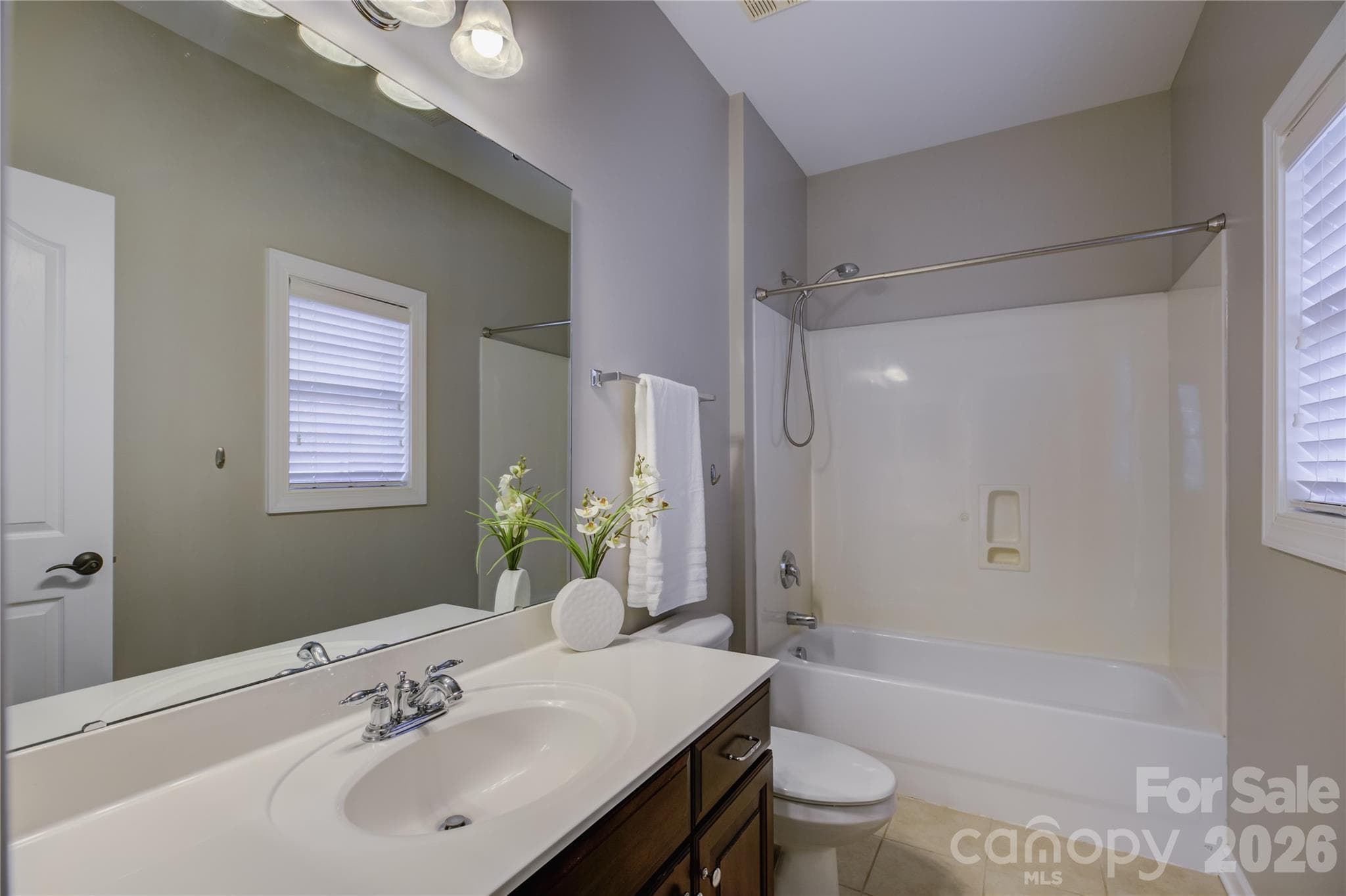 Full bath for the En suite - 13700 Glen Abbey Drive, Charlotte