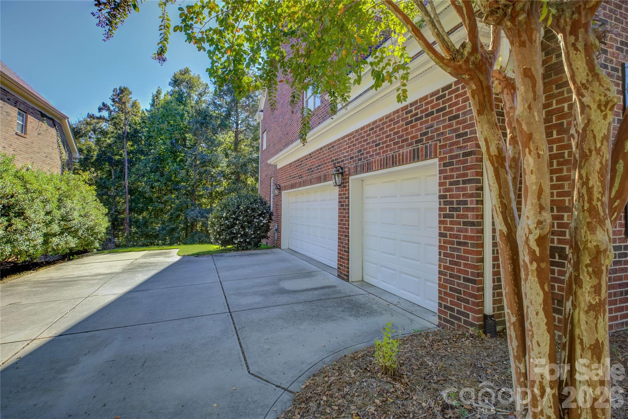 3 car side load garage - 13700 Glen Abbey Drive, Charlotte
