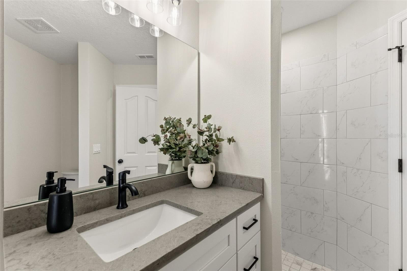 Bathroom 2 (pool bath) - 1379 HENRY AVE, SPRING HILL