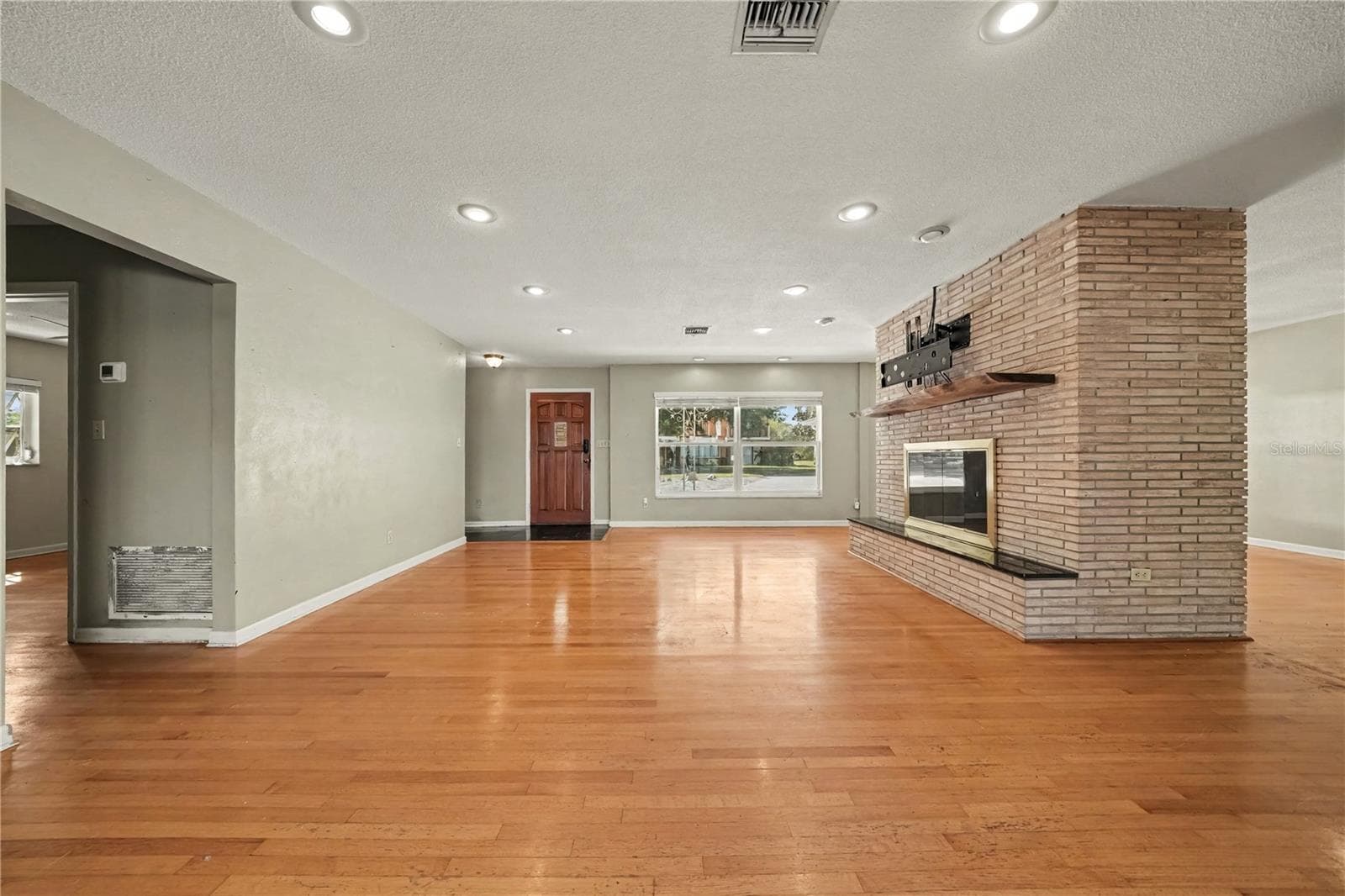 Single Family Residence at 6401 GIBSON DR, BELLE ISLE, photo 13 of 62