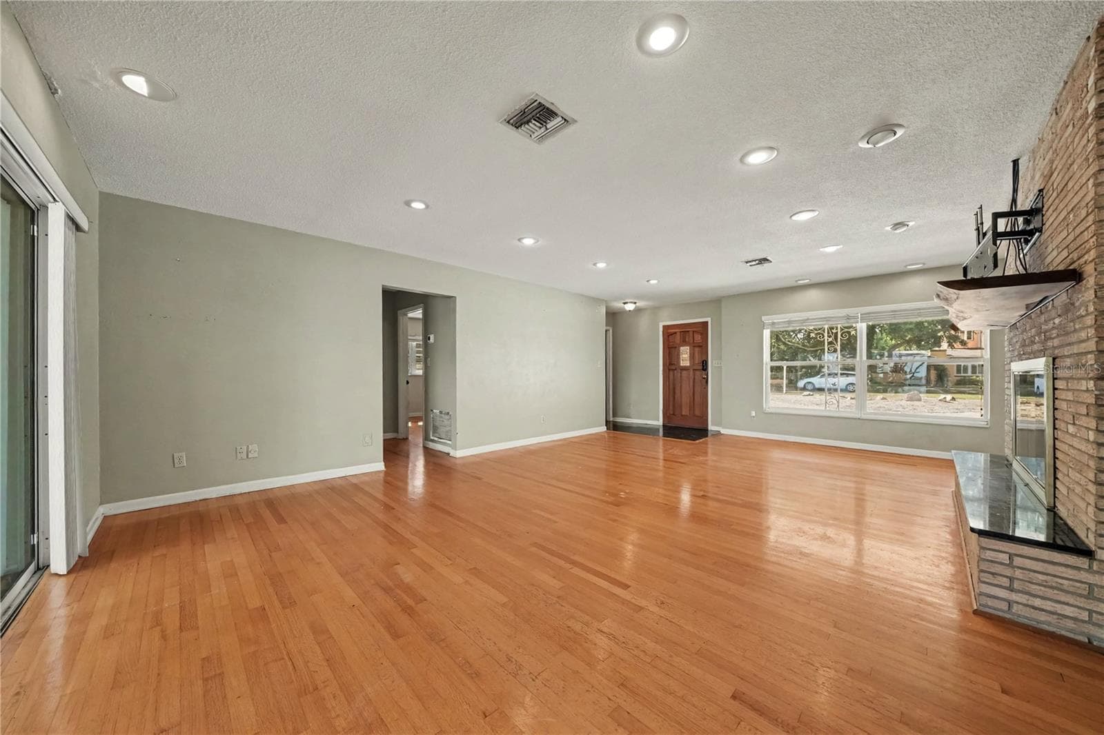 Single Family Residence at 6401 GIBSON DR, BELLE ISLE, photo 15 of 62