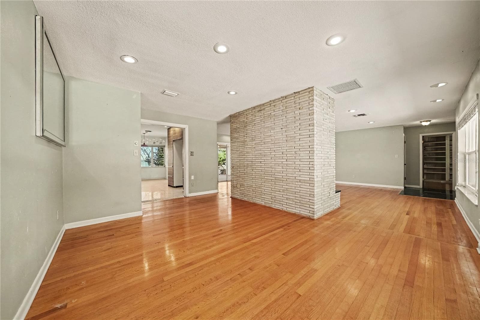 Single Family Residence at 6401 GIBSON DR, BELLE ISLE, photo 18 of 62