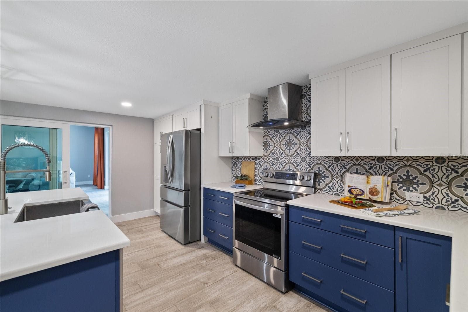 2025 stainless appliances in kitchen - 5001 MARLIN DR, NEW PORT RICHEY