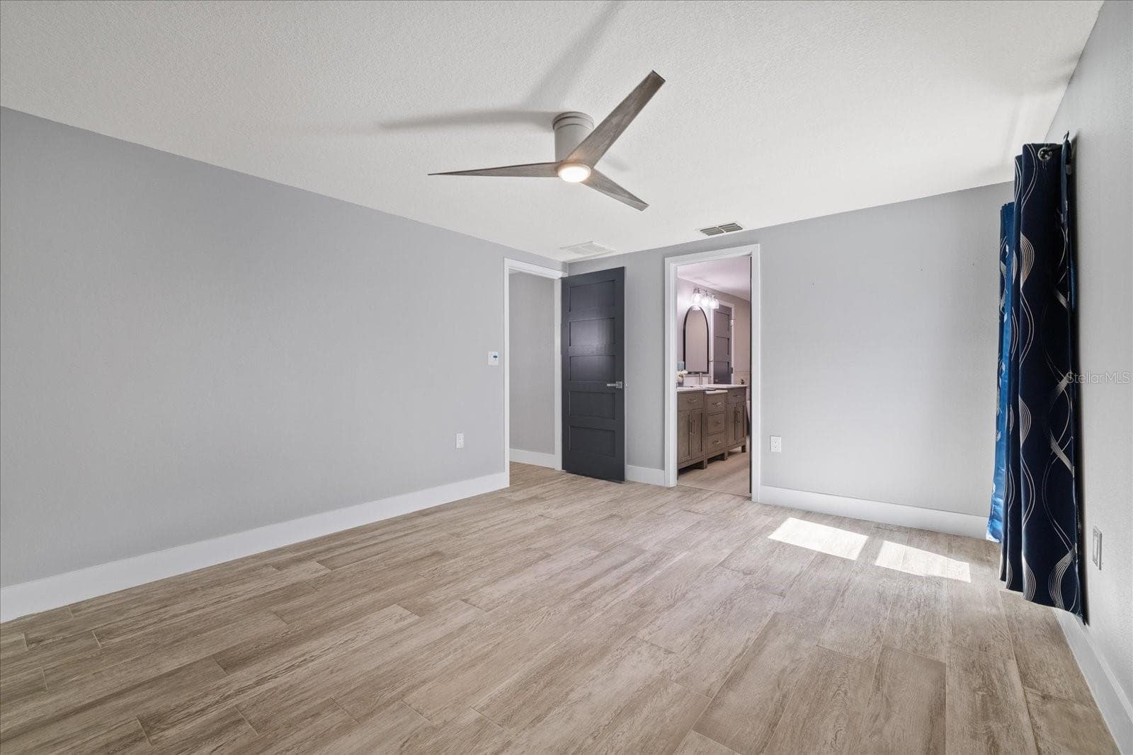 Primary bedroom with ensuite - 5001 MARLIN DR, NEW PORT RICHEY