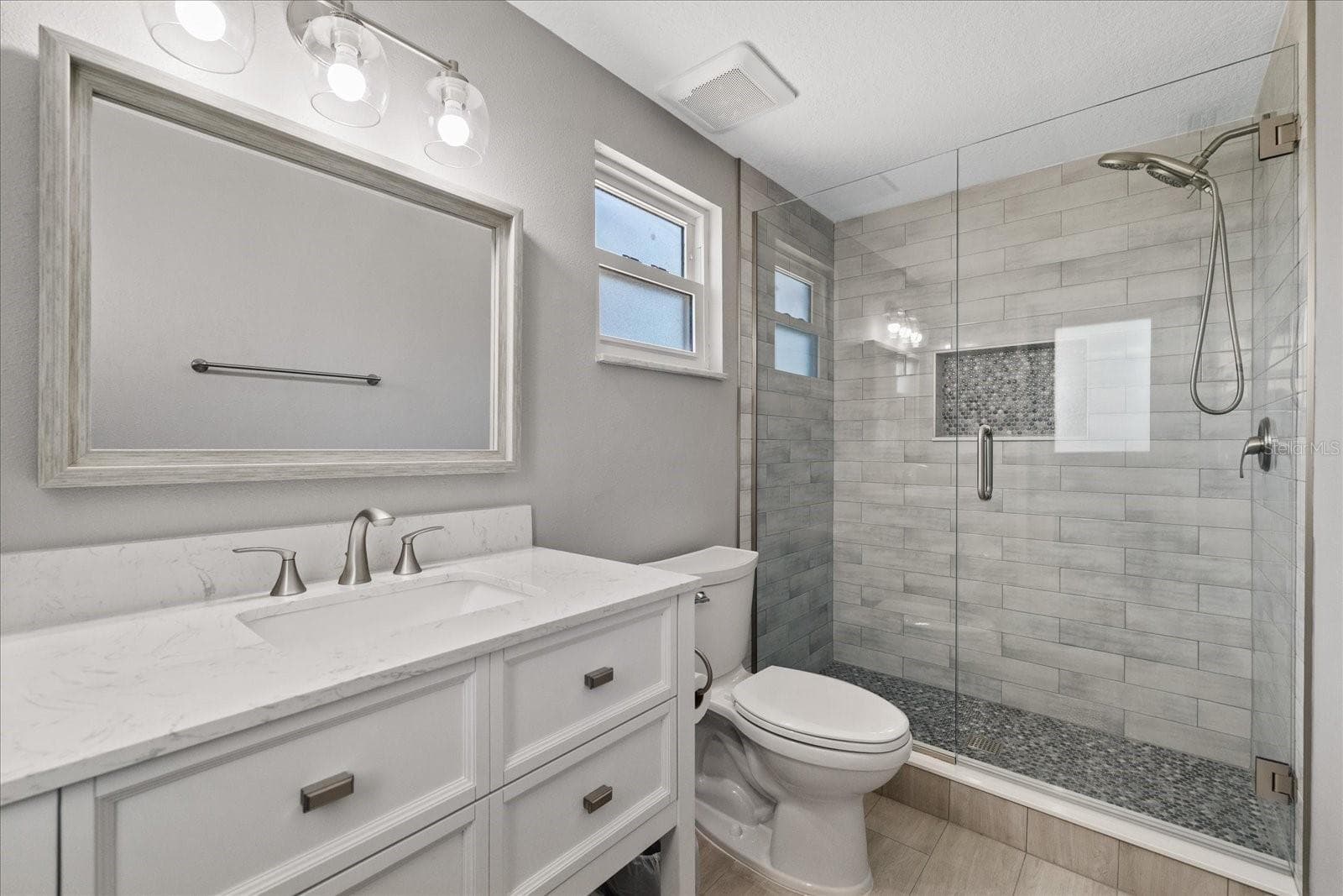 Outside pool bath with shower - 5001 MARLIN DR, NEW PORT RICHEY