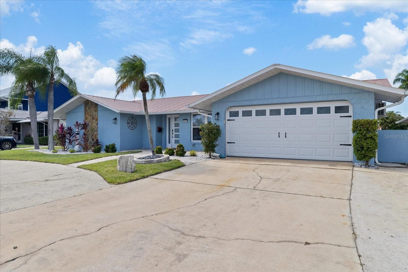Large driveway for parking - 5001 MARLIN DR, NEW PORT RICHEY
