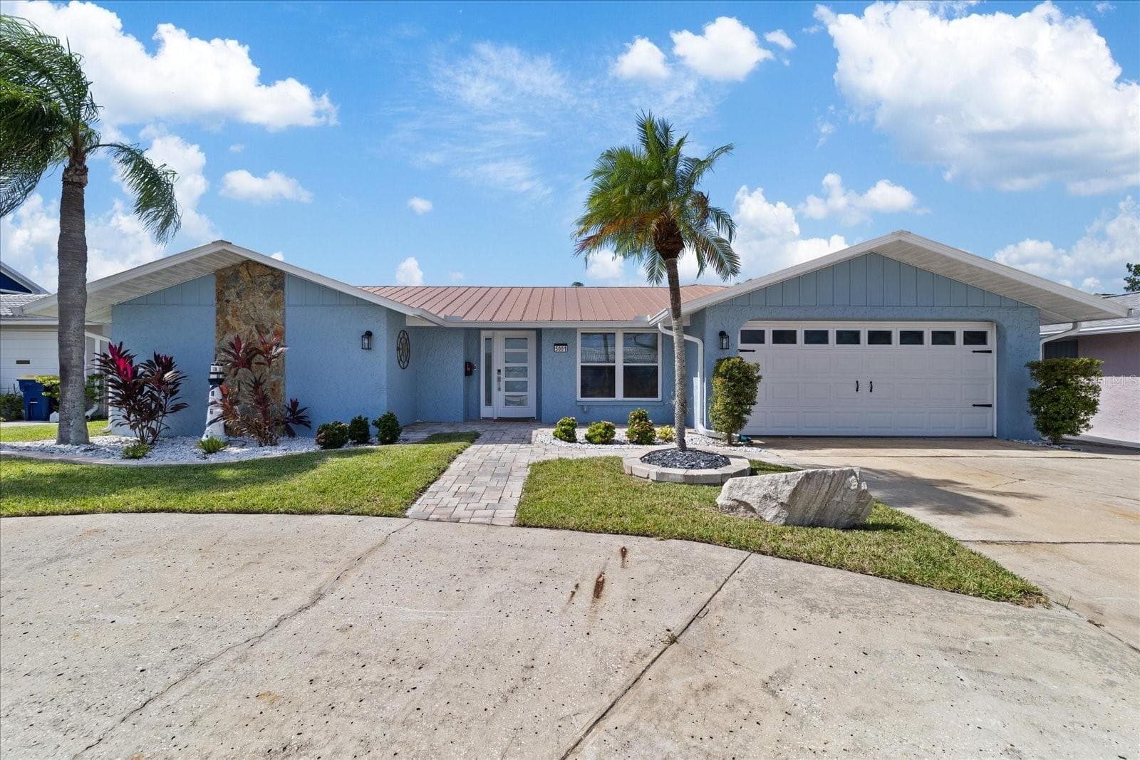 Front  view of home - 5001 MARLIN DR, NEW PORT RICHEY