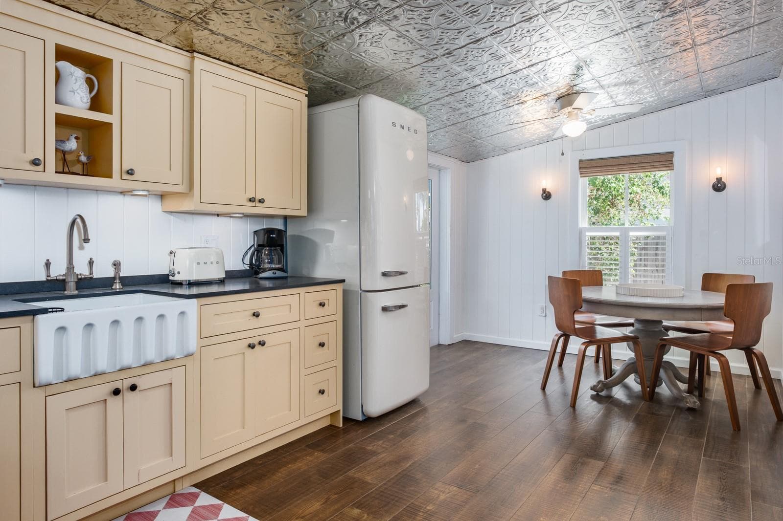 Main Cottage Kitchen - 105 6TH AVE, ST PETE BEACH