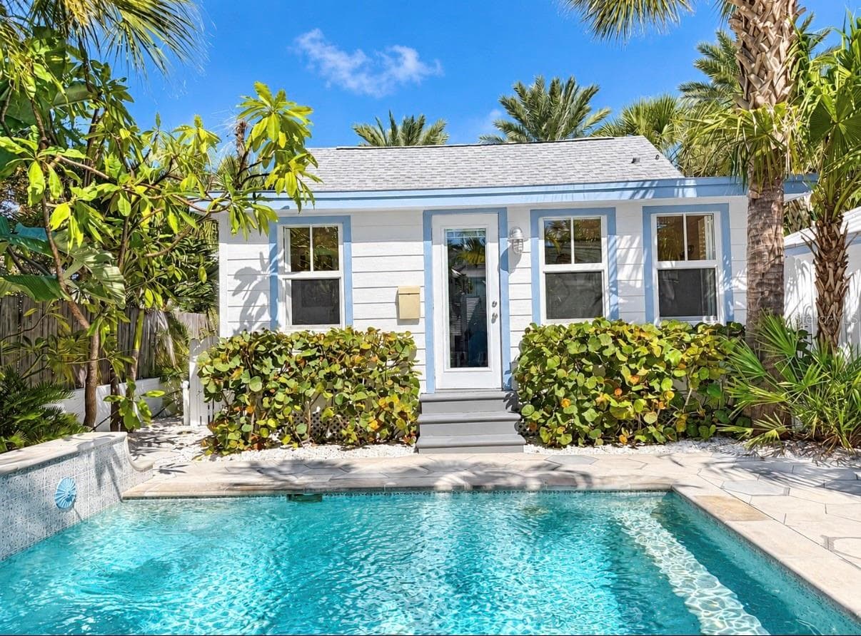 Back Cottage - 105 6TH AVE, ST PETE BEACH