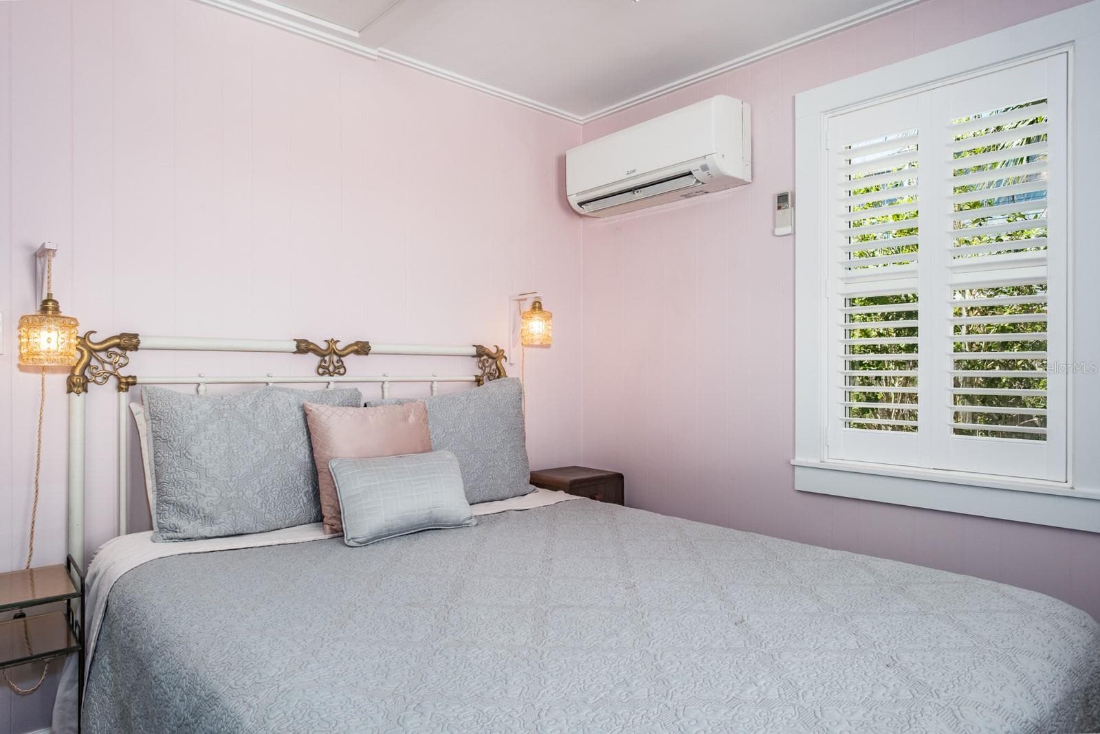 Back Cottage Bedroom - 105 6TH AVE, ST PETE BEACH