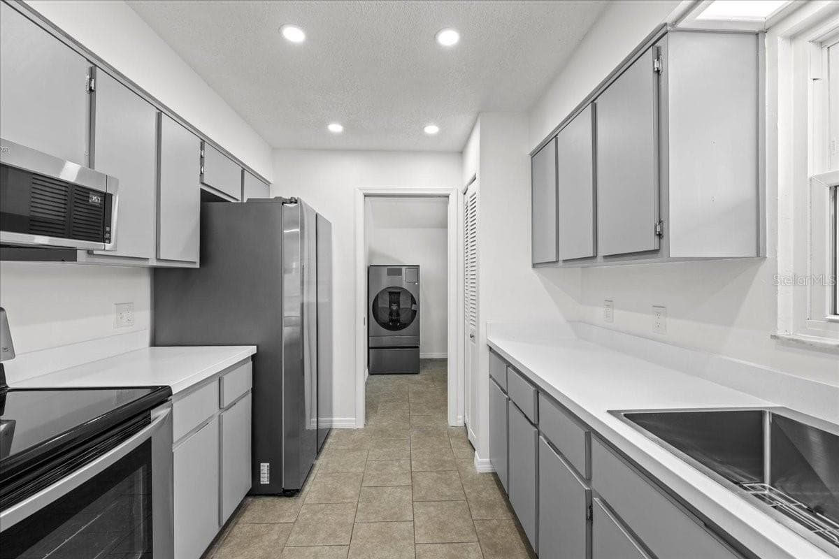 Single Family Residence at 3010 EVENSONG CT, HOLIDAY, photo 13 of 75
