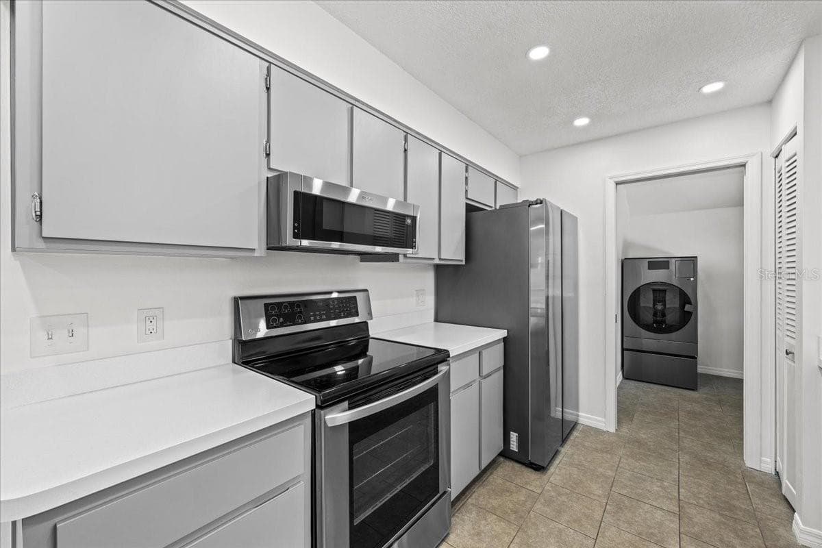 Single Family Residence at 3010 EVENSONG CT, HOLIDAY, photo 14 of 75