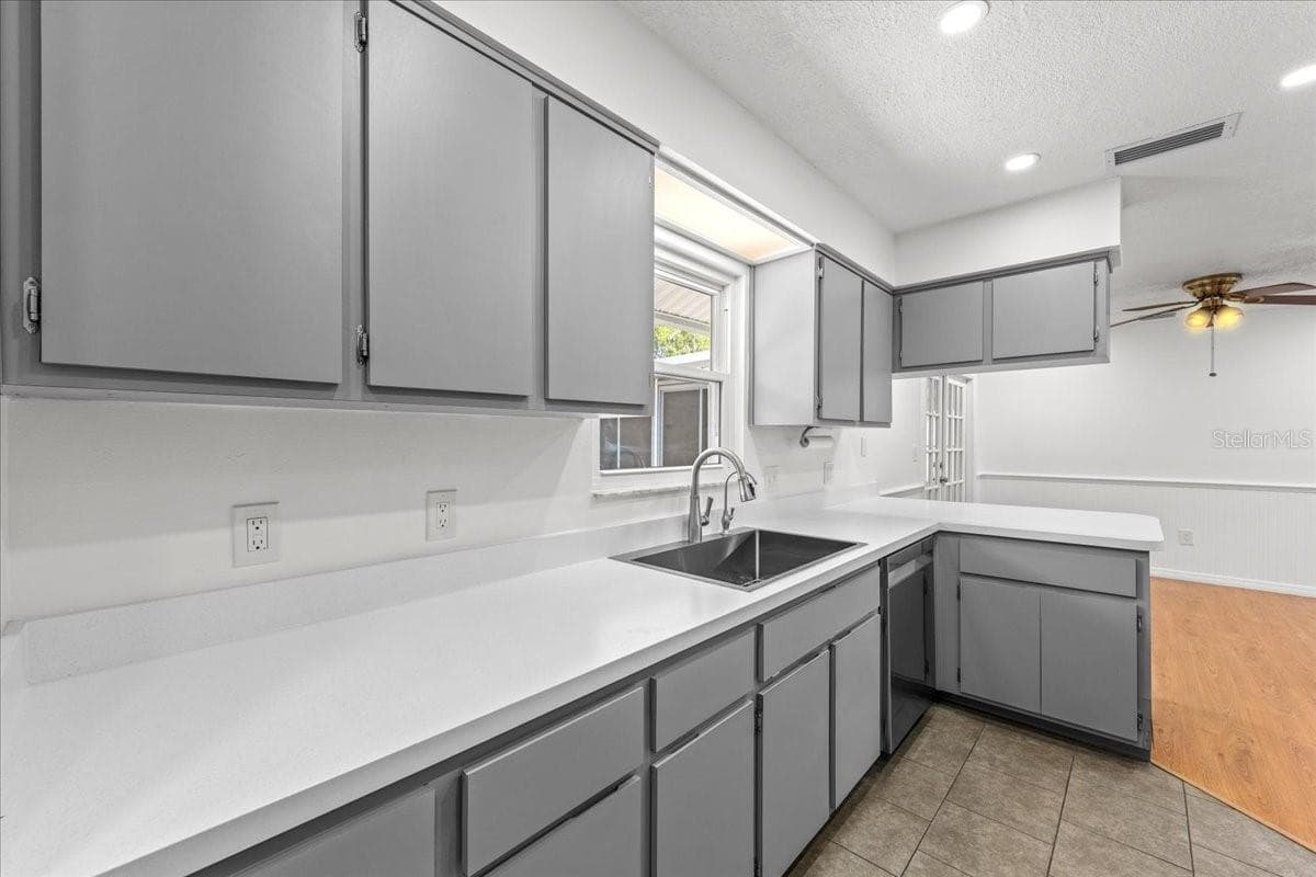 Single Family Residence at 3010 EVENSONG CT, HOLIDAY, photo 15 of 75