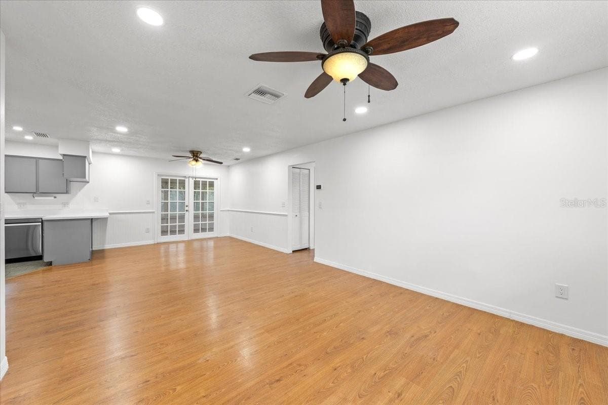Living / Dining Areas - 3010 EVENSONG CT, HOLIDAY