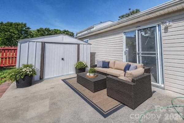 Single Family Residence at 2416 Buckleigh Drive, Charlotte, photo 19 of 20