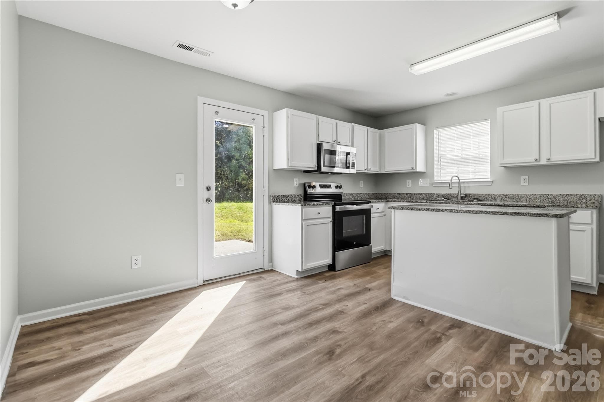 Single Family Residence at 6014 Brookfield Pointe Drive, Charlotte, photo 6 of 20