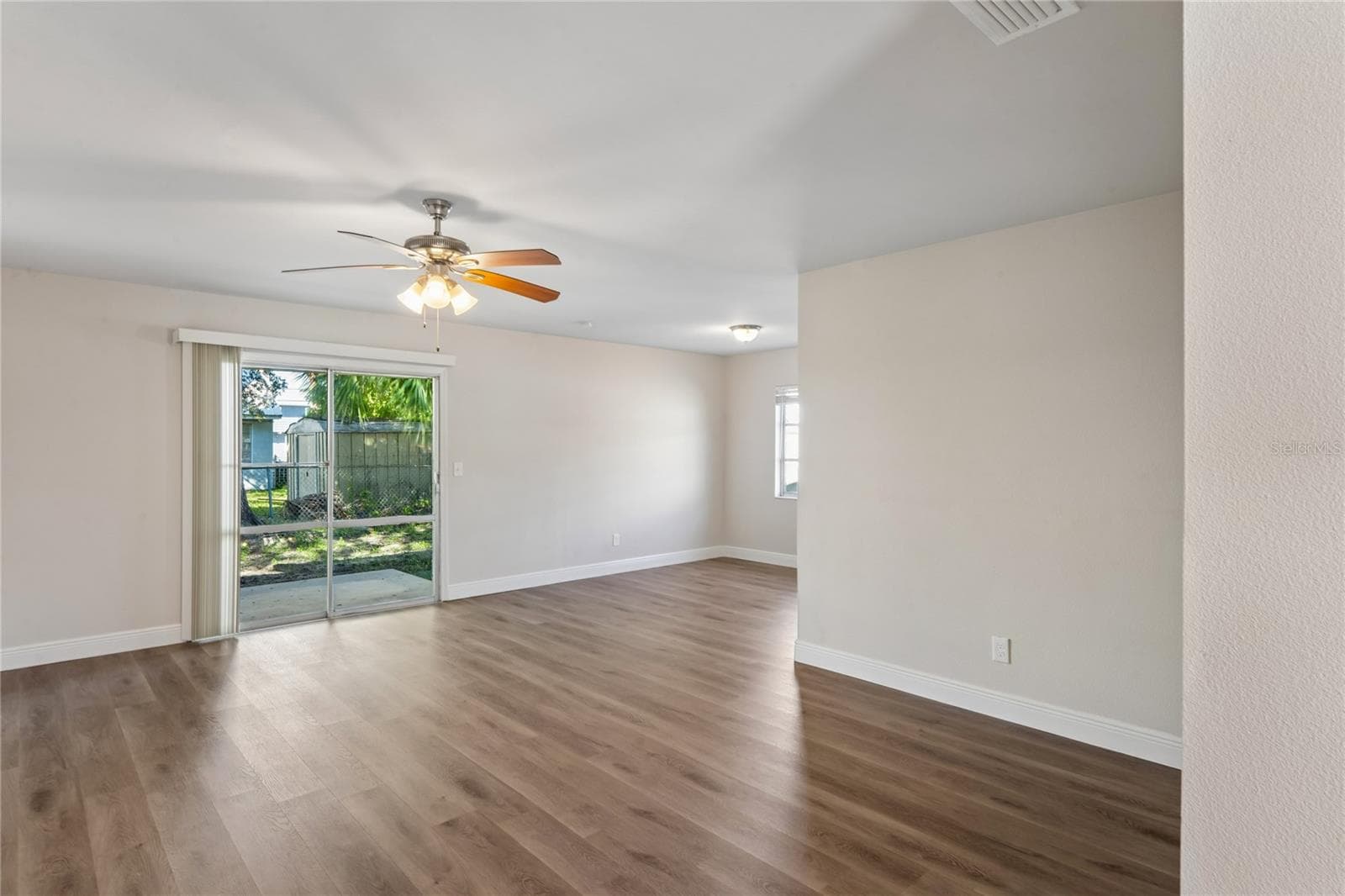 Single Family Residence at 4810 WYNWOOD DR, TAMPA, photo 4 of 25