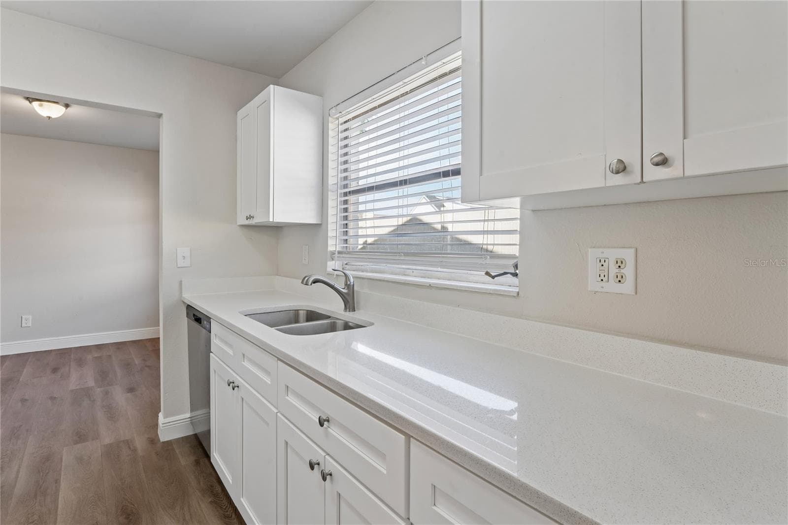 Single Family Residence at 4810 WYNWOOD DR, TAMPA, photo 7 of 25