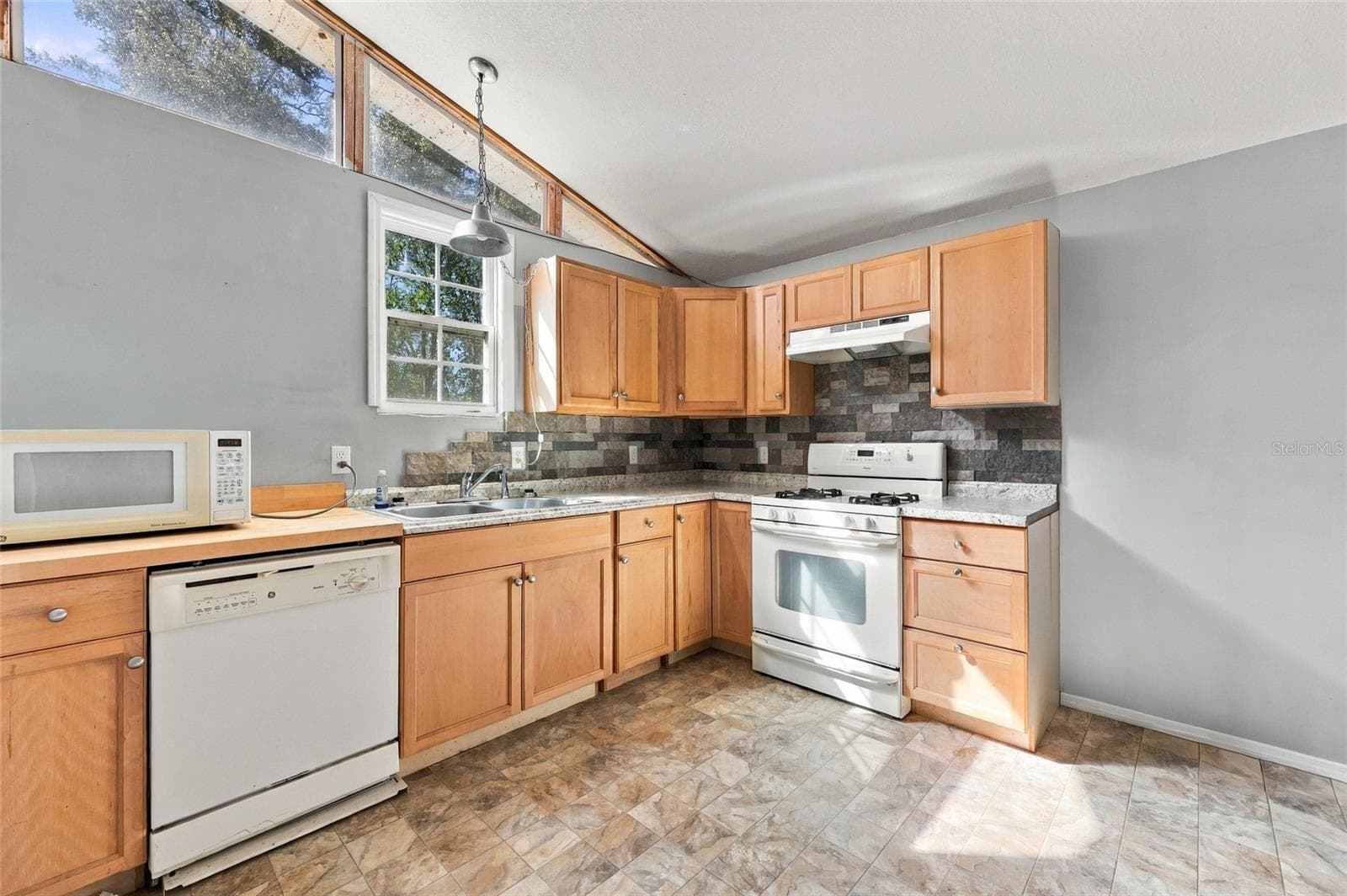 Single Family Residence at 3228 SW WILSON SPRINGS RD, FORT WHITE, photo 10 of 26