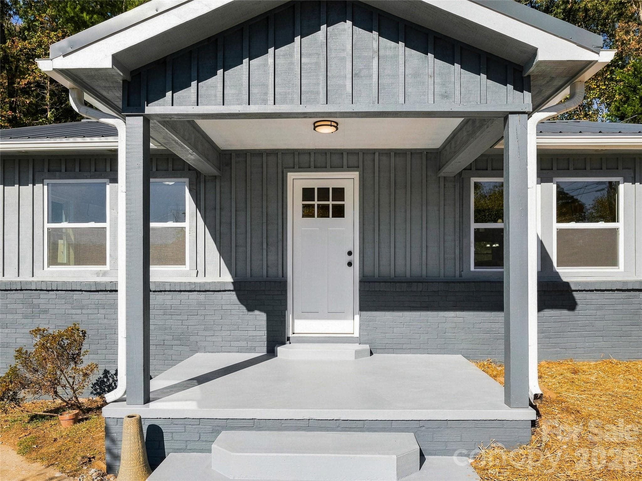 Single Family Residence at 33 Phipps Street, Weaverville, photo 3 of 38