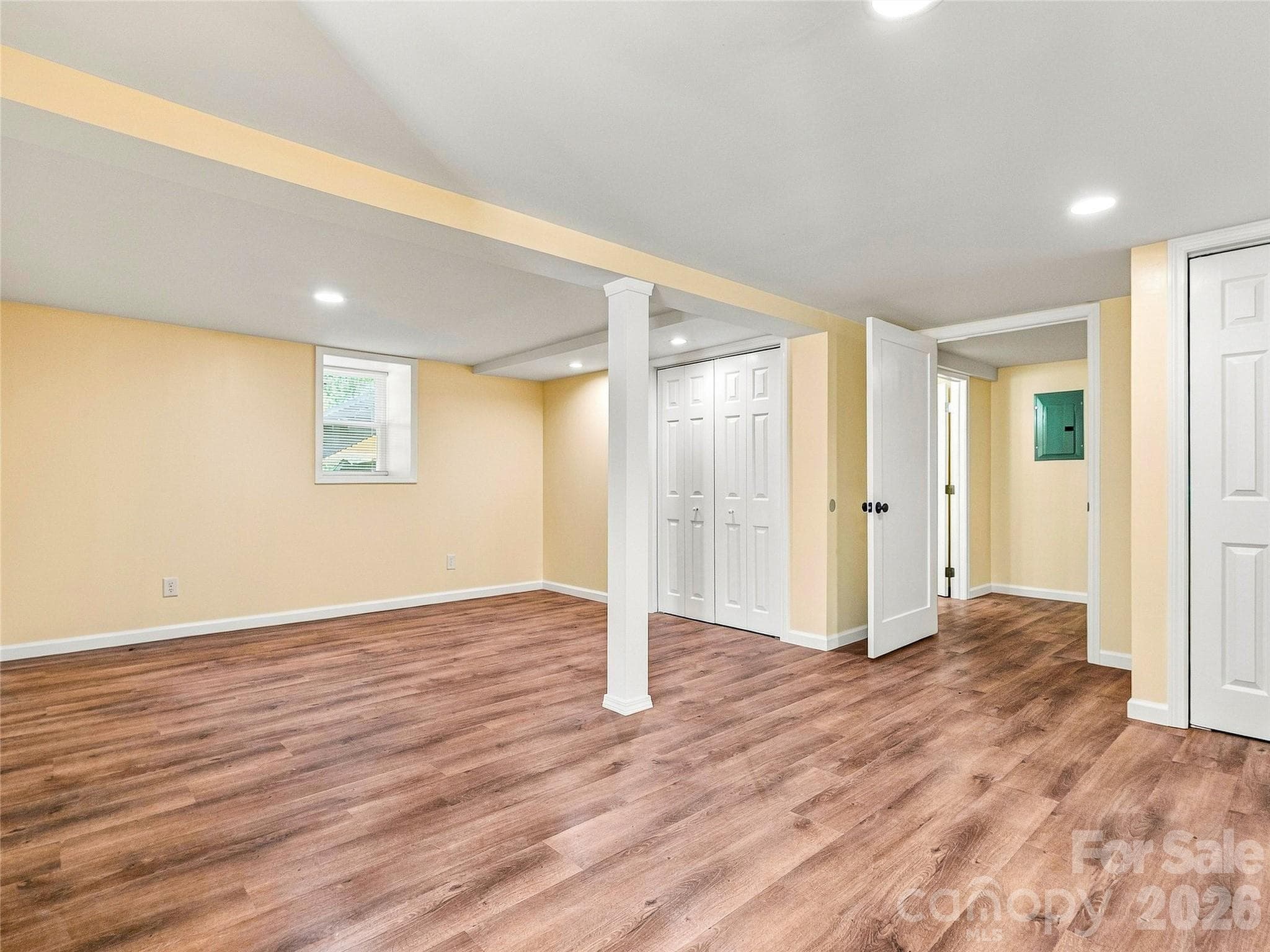 apartment - large bedroom - 33 Phipps Street, Weaverville