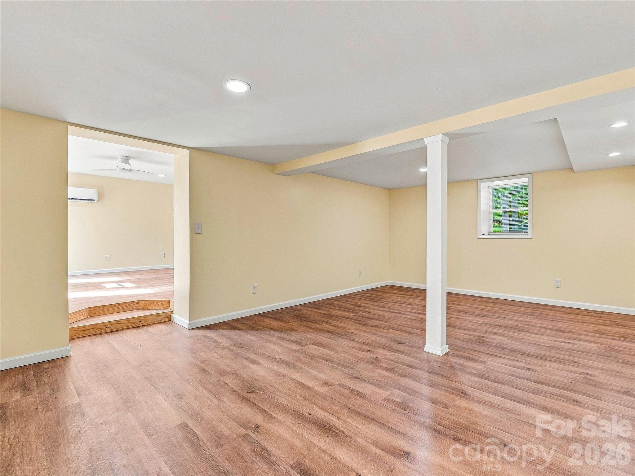 apartment - large bedroom - 33 Phipps Street, Weaverville